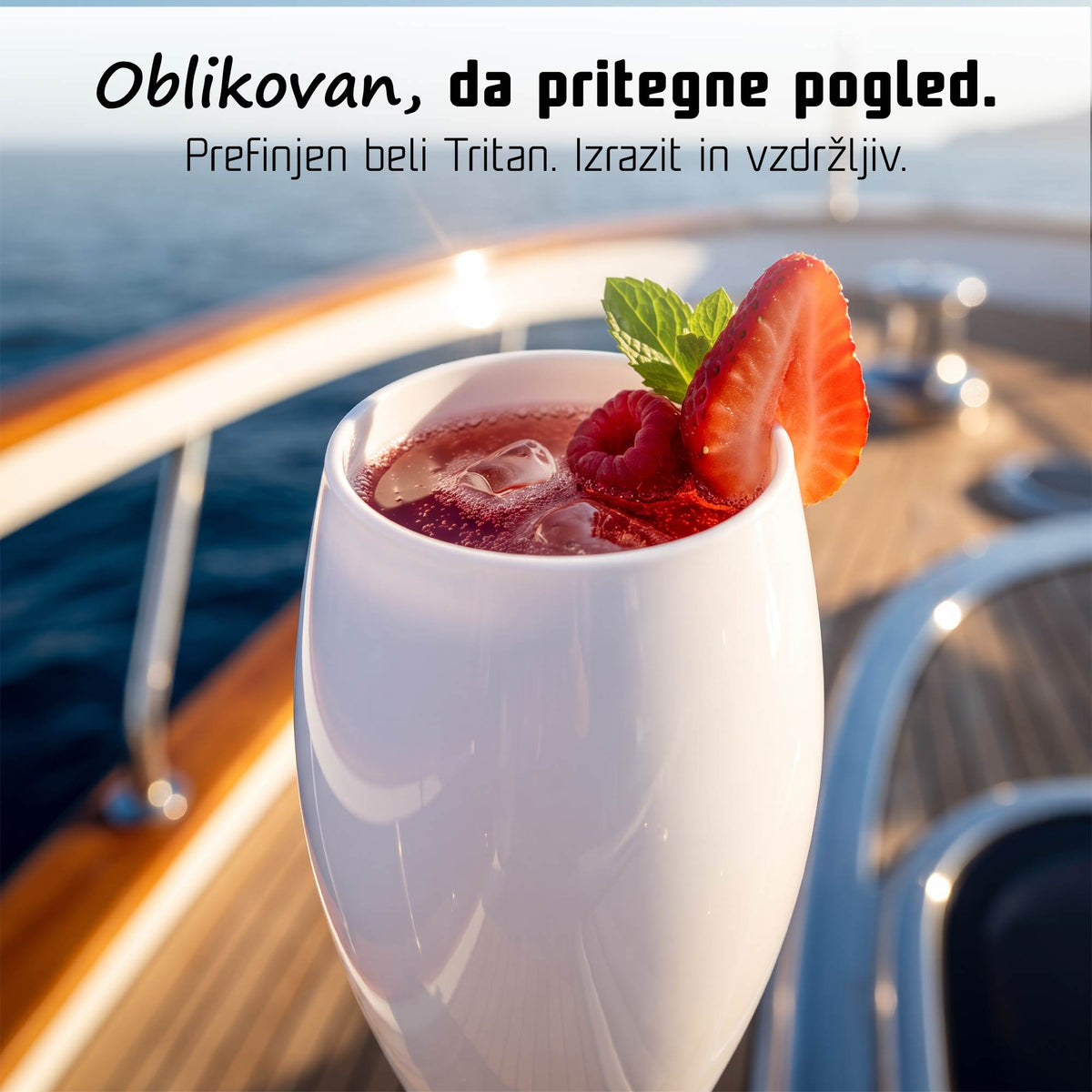 Bel Tritan kozarec za penino s sadnim napitkom na plovilu