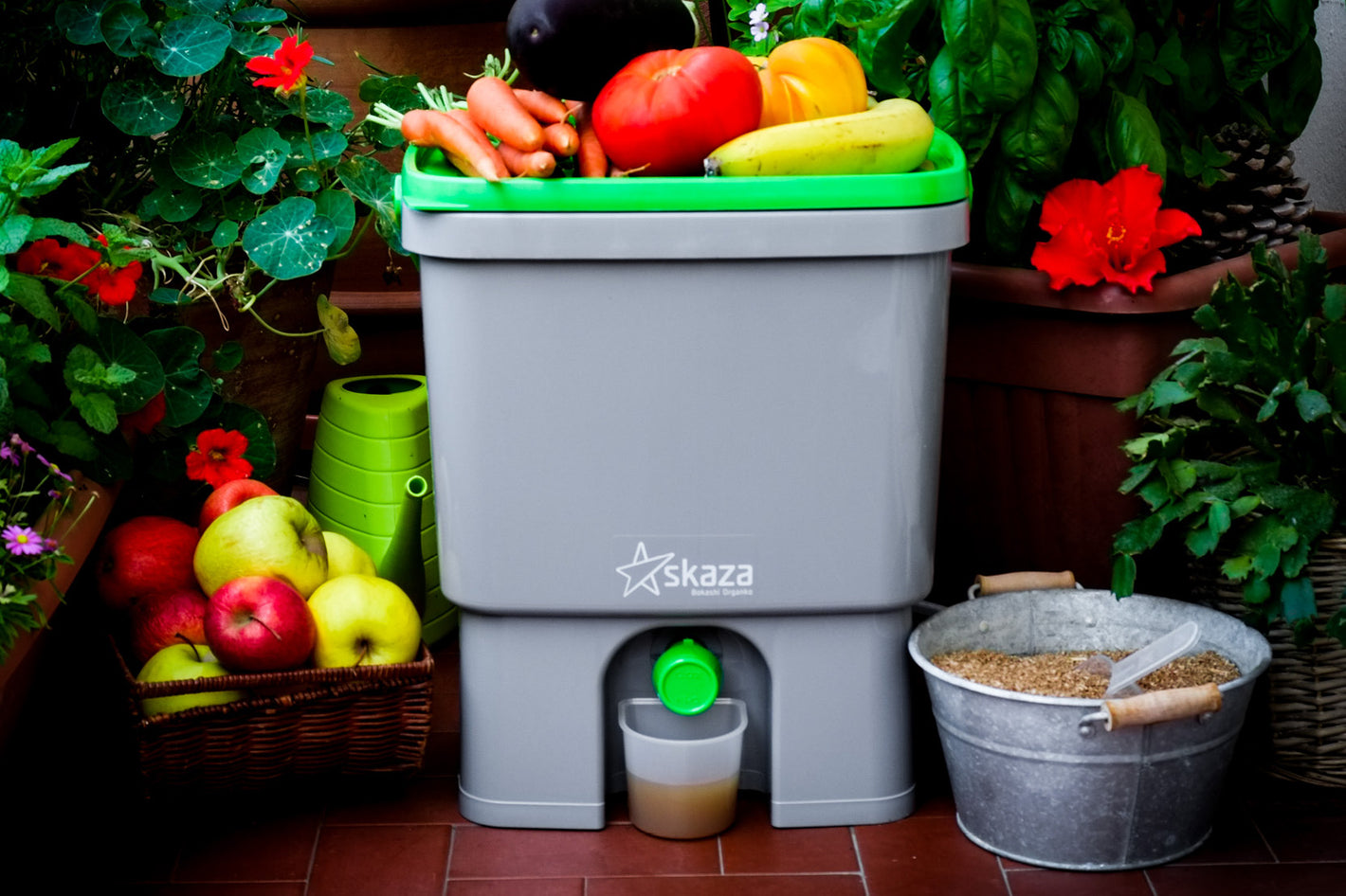 Bokashi Organko 1 kompostnik za organske odpadke na vrtu.