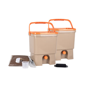 Komplet Bokashi Organko z dvema kremnima kompostnikoma, posipom in dodatki za enostavno kompostiranje v kuhinji.