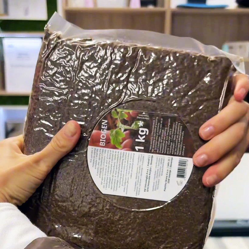 Prikaz Bokashi posipa v pakiranju 1 kg, kot del vsebine kompleta Bokashi Organko.