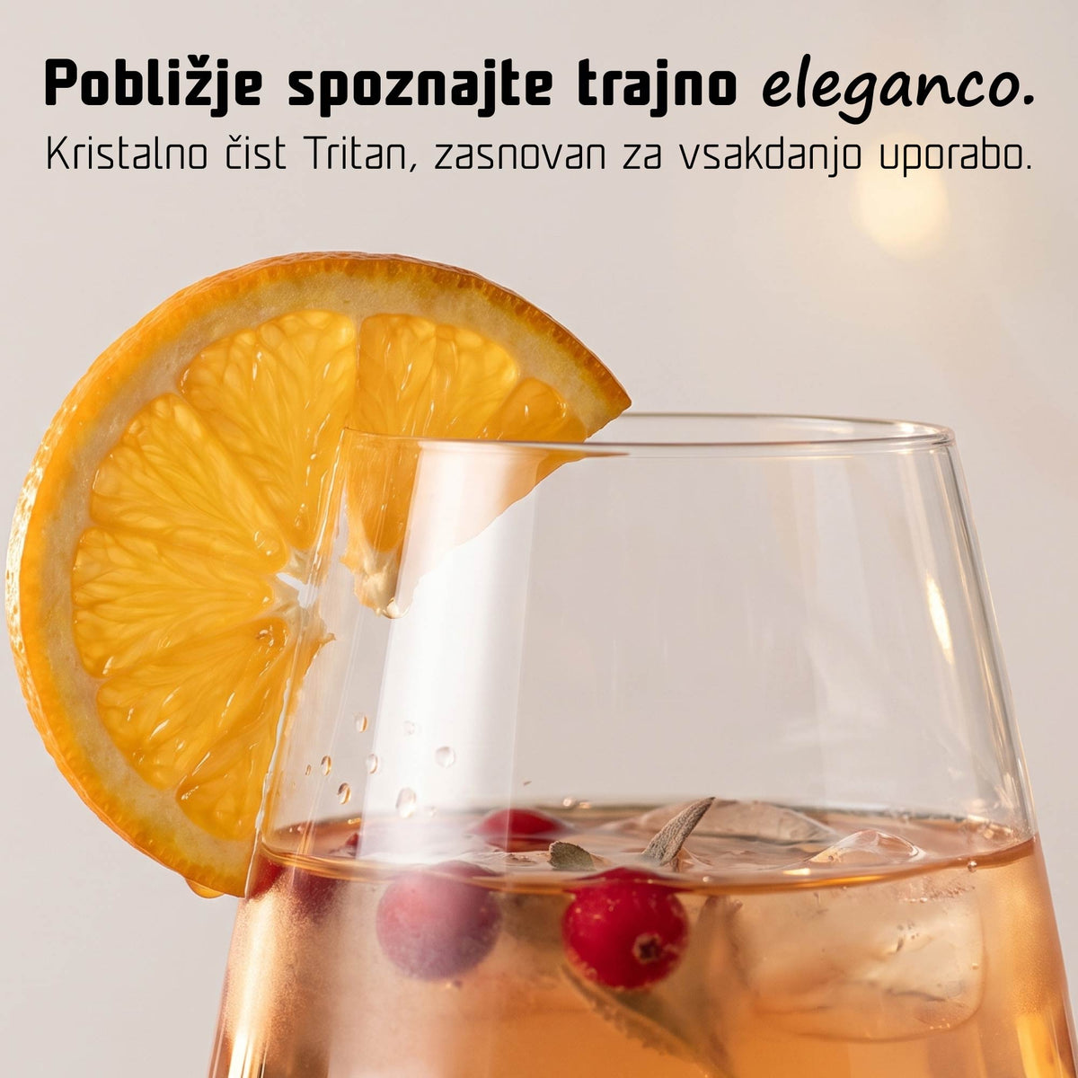 Transparenten Tritan kozarec za vino s kristalno čistim videzom in rezino pomaranče